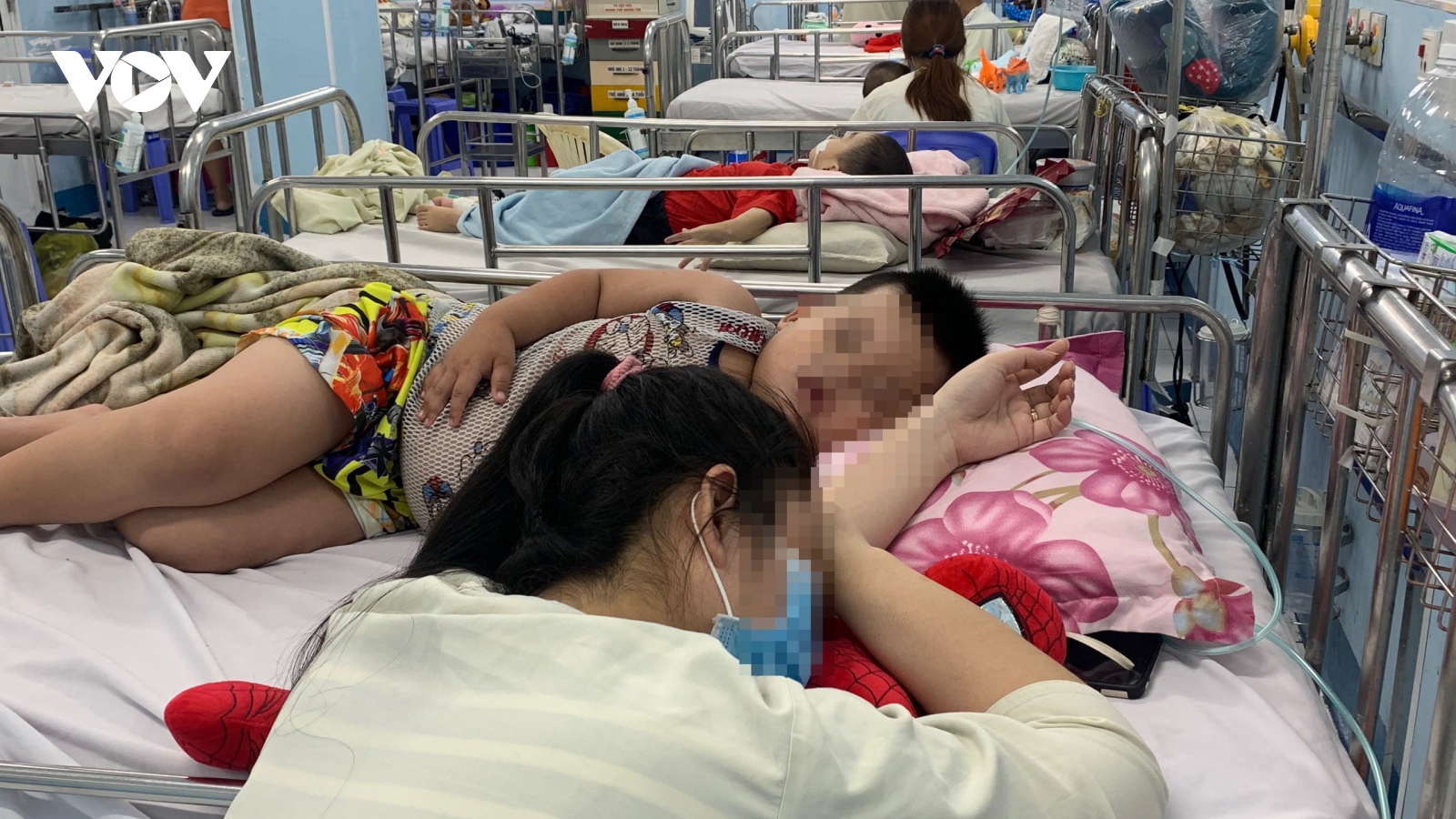 Bệnh viện TP.HCM quá tải vì bệnh hô hấp, bác sĩ lưu ý phát hiện sớm ca nặng