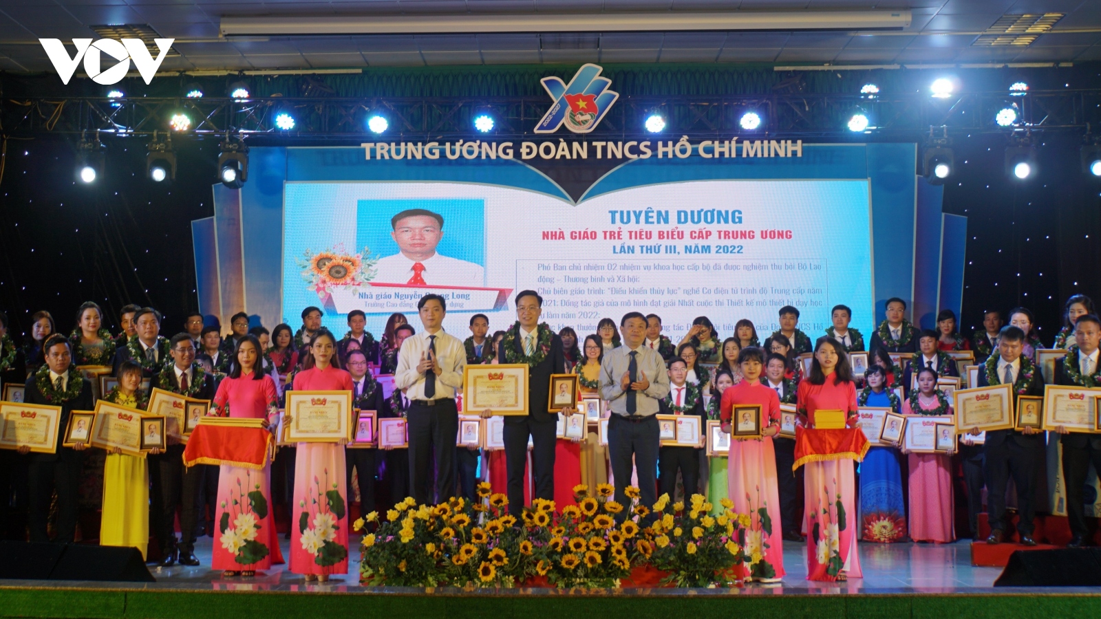 Tuyên dương 100 nhà giáo trẻ tiêu biểu cấp Trung ương lần thứ 3