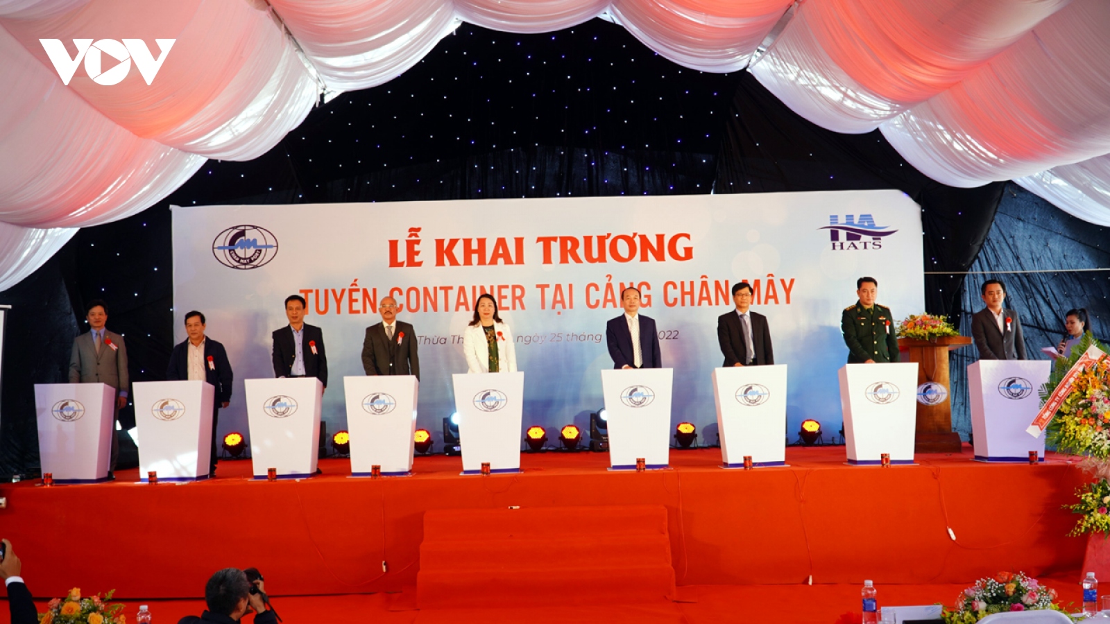 Khai trương tuyến dịch vụ vận tải container nội địa đầu tiên đến cảng Chân Mây