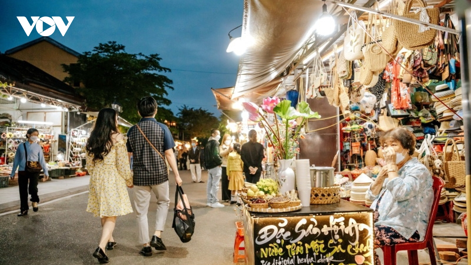 Khách du lịch đến Quảng Nam tăng 13 lần so với năm 2021