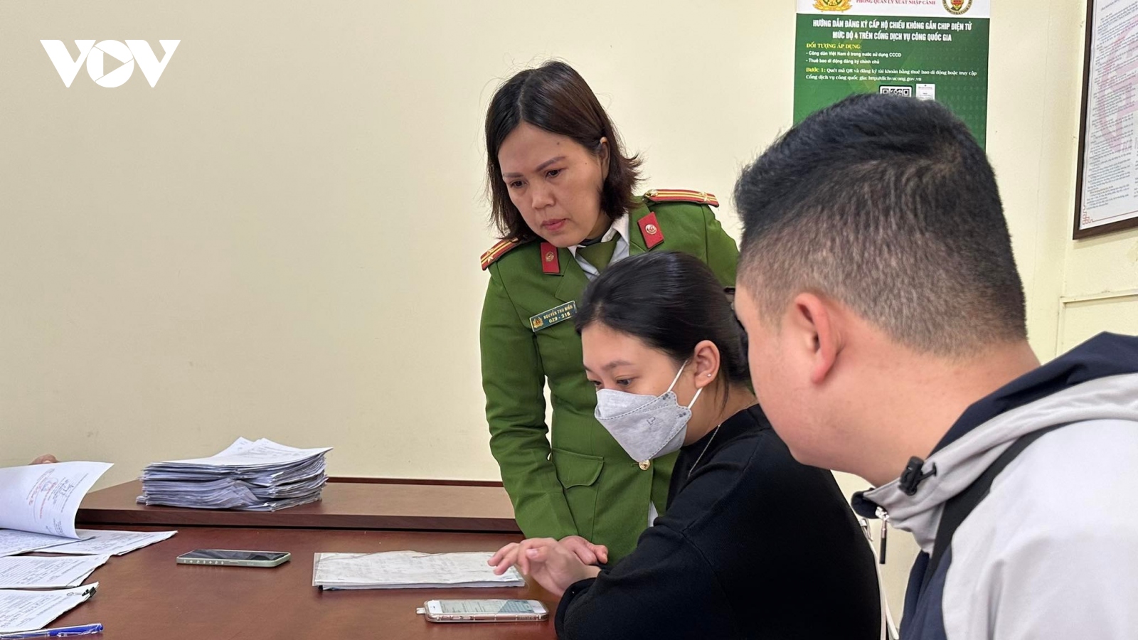 Bỏ sổ hộ khẩu giấy, người dân lo nghẽn mạng khi thực hiện nhiều thao tác