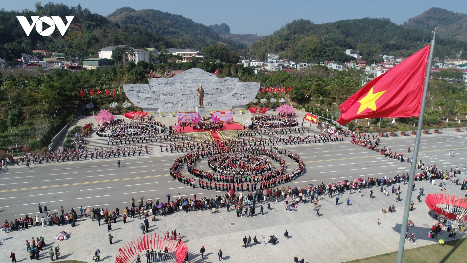 Hàng nghìn người tham dự “Hội xuân dâng Bác” tại Sơn La