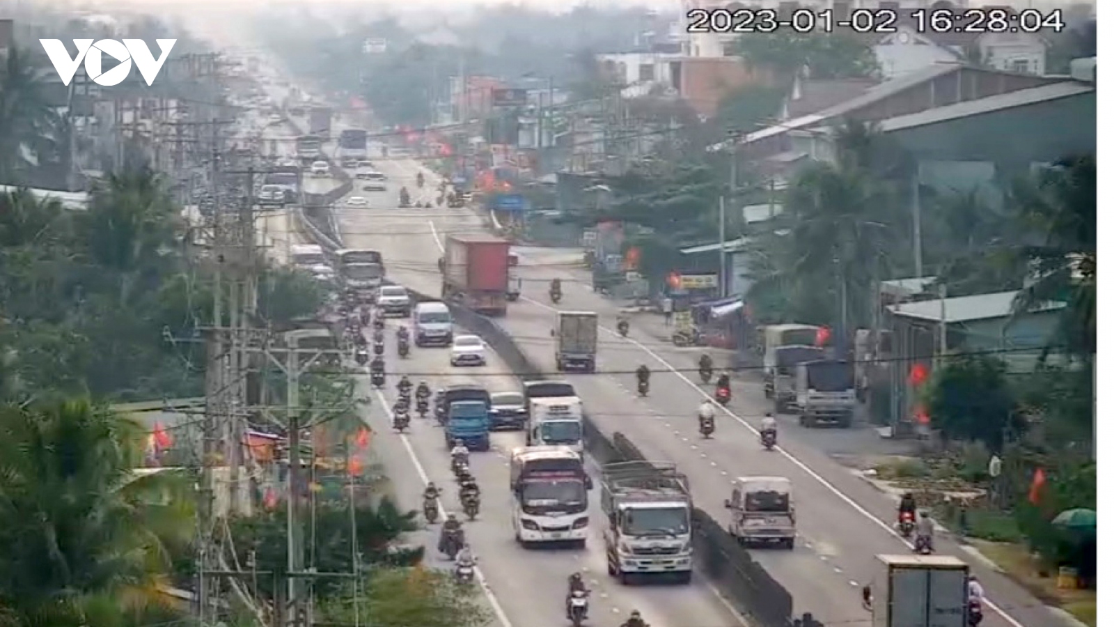 Trạm thu phí BOT cầu Rạch Miễu nhiều lần xả trạm tránh ùn tắc giao thông