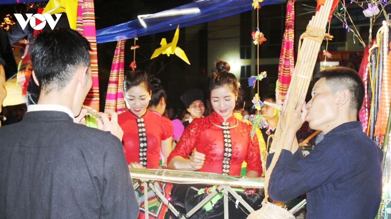 Khèn bè - nhạc cụ kết nối tình yêu