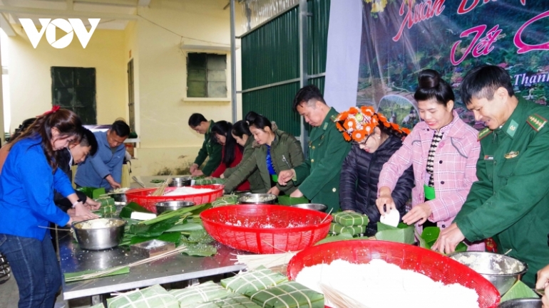 “Xuân Biên phòng ấm lòng dân bản” tại các xã biên giới tỉnh Điện Biên