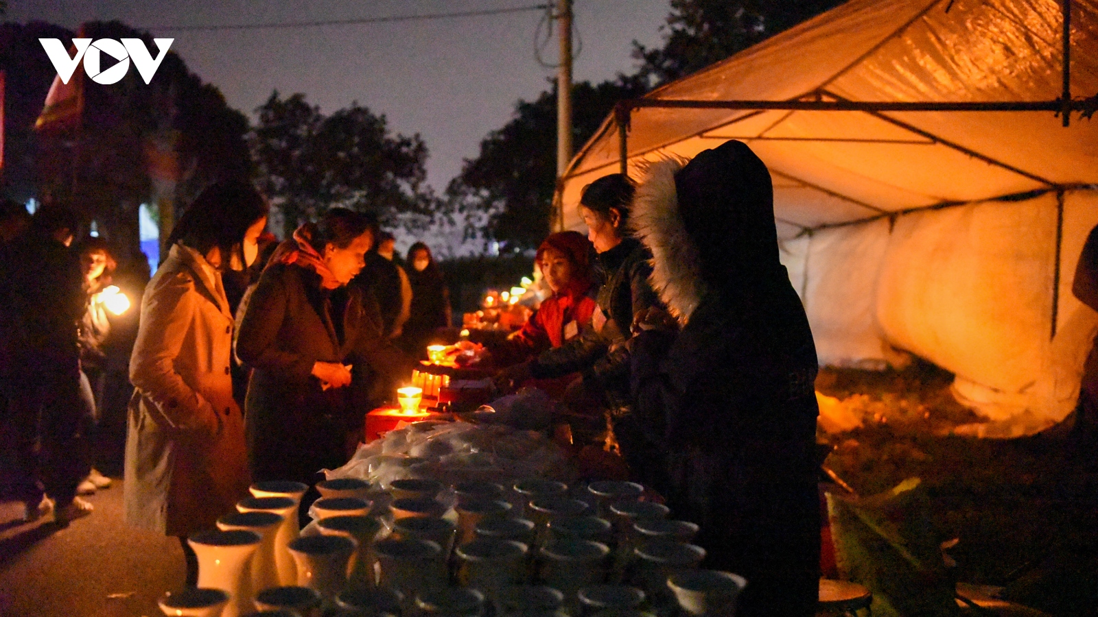 Độc đáo phiên chợ Âm Phủ nổi tiếng ở xứ Kinh Bắc