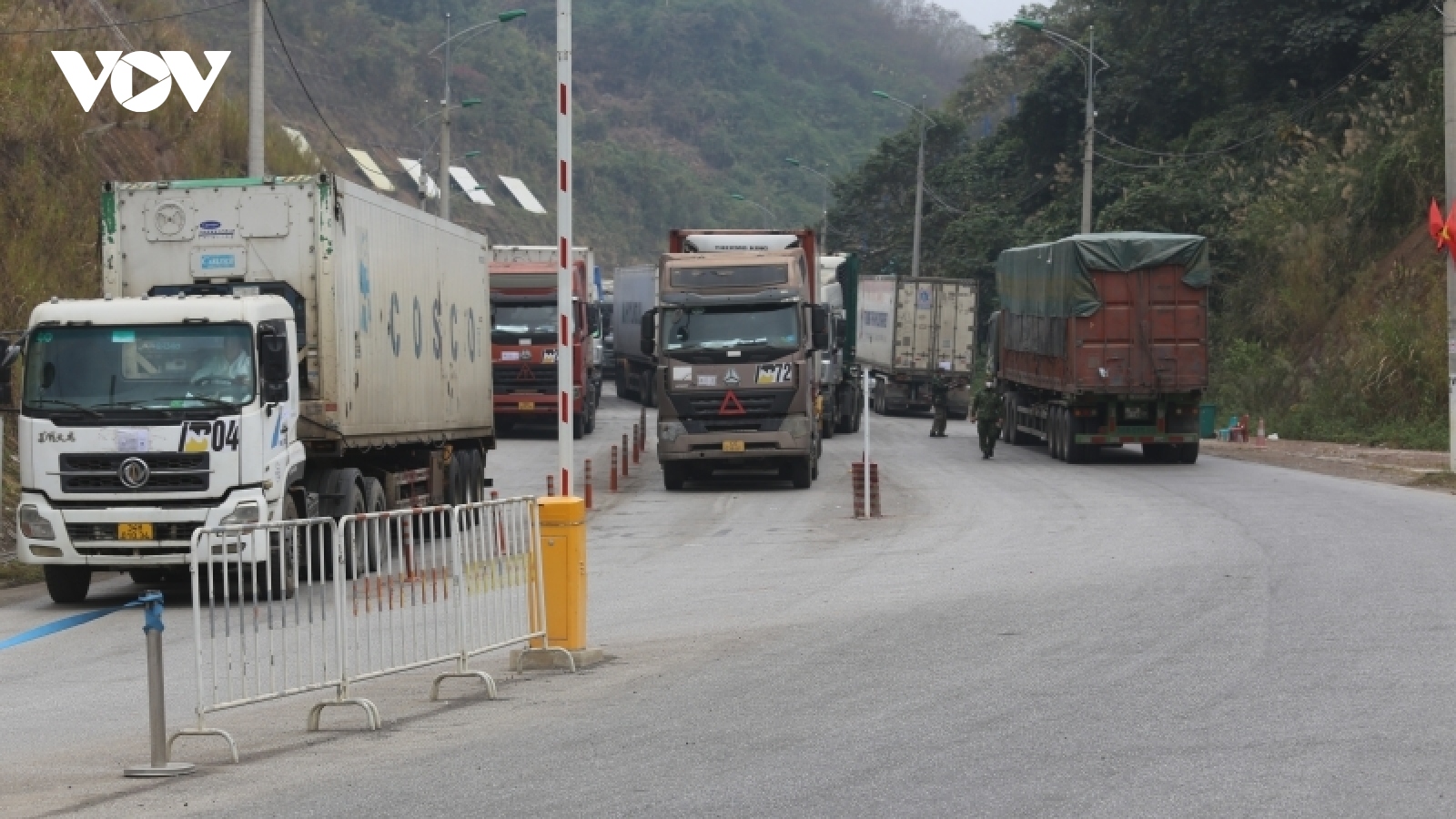 Gần 150 xe hàng xuất khẩu ngày mùng 3 Tết Nguyên đán ở Lạng Sơn