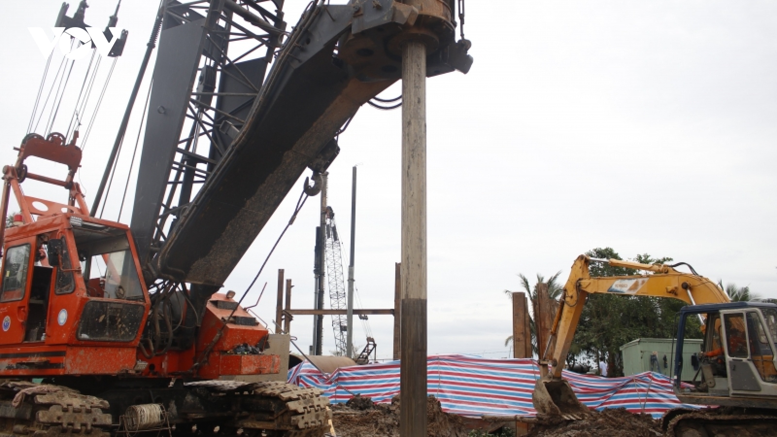 Bé trai rơi xuống trụ bê tông ở Đồng Tháp đã tử vong