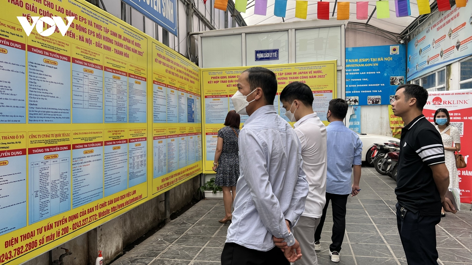 Hàng nghìn việc làm thời vụ chờ học sinh, sinh viên Hà Nội trước Tết Quý Mão 2023