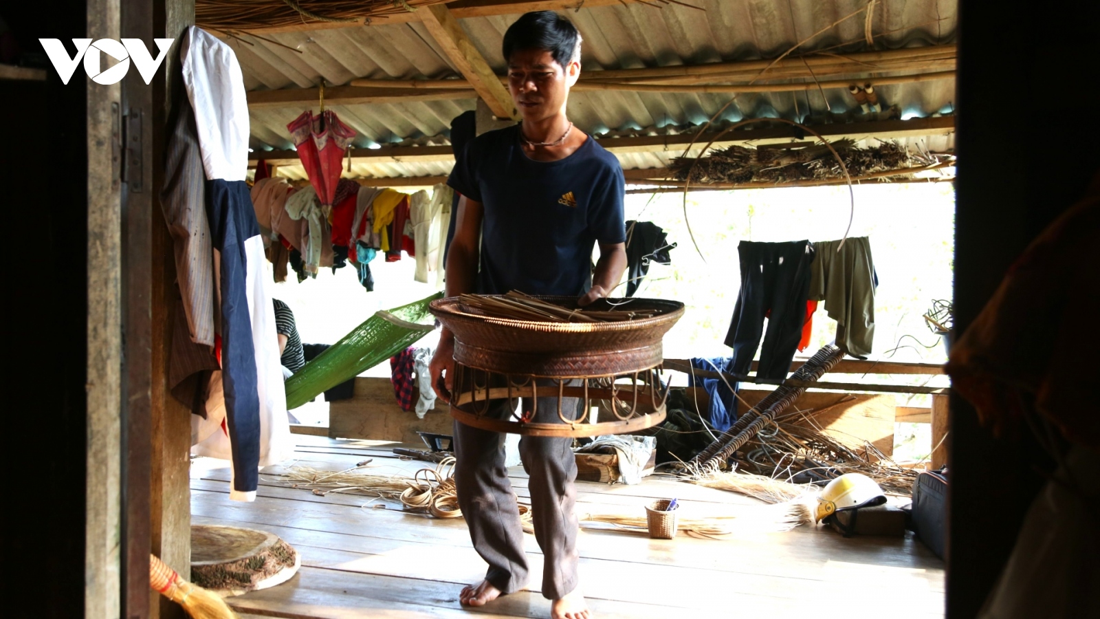 Thanh niên Hồ Kết với ý chí vượt qua tật nguyền