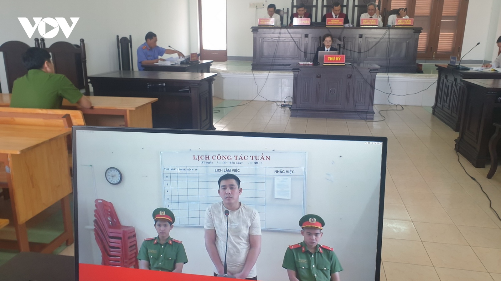 Vừa ra lại vào tù vì ma túy