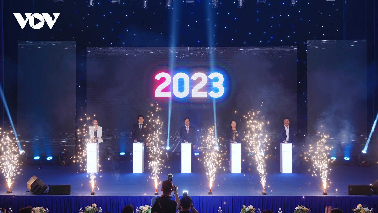 Khởi động cuộc thi “Solve for Tomorrow 2023”