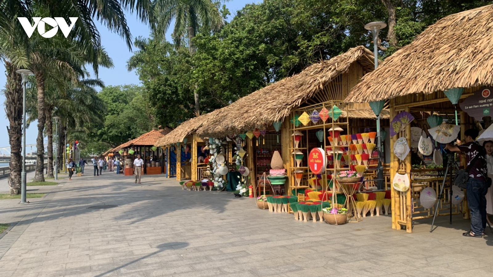 Khai mạc không gian làng nghề bên sông Hương