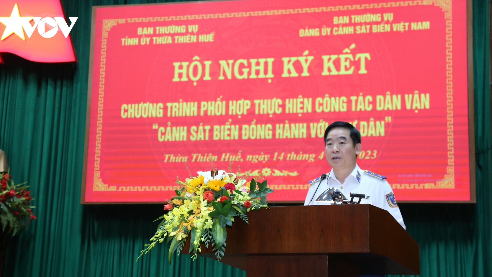 Cảnh sát biển đồng hành với ngư dân Thừa Thiên Huế