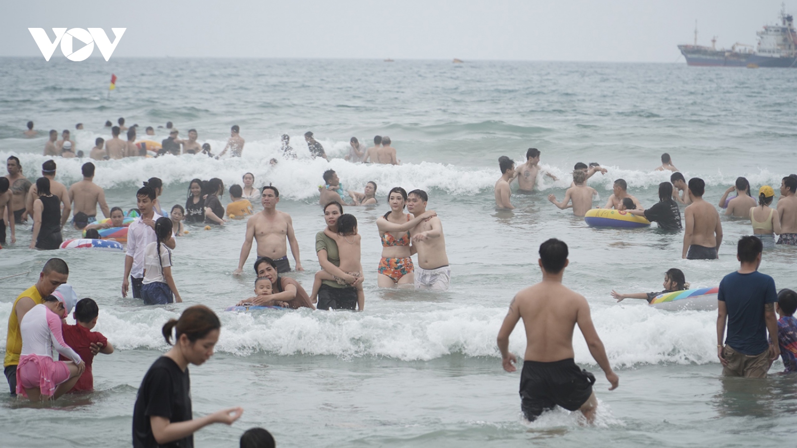 Khách đến các điểm du lịch Đà Nẵng tăng cao