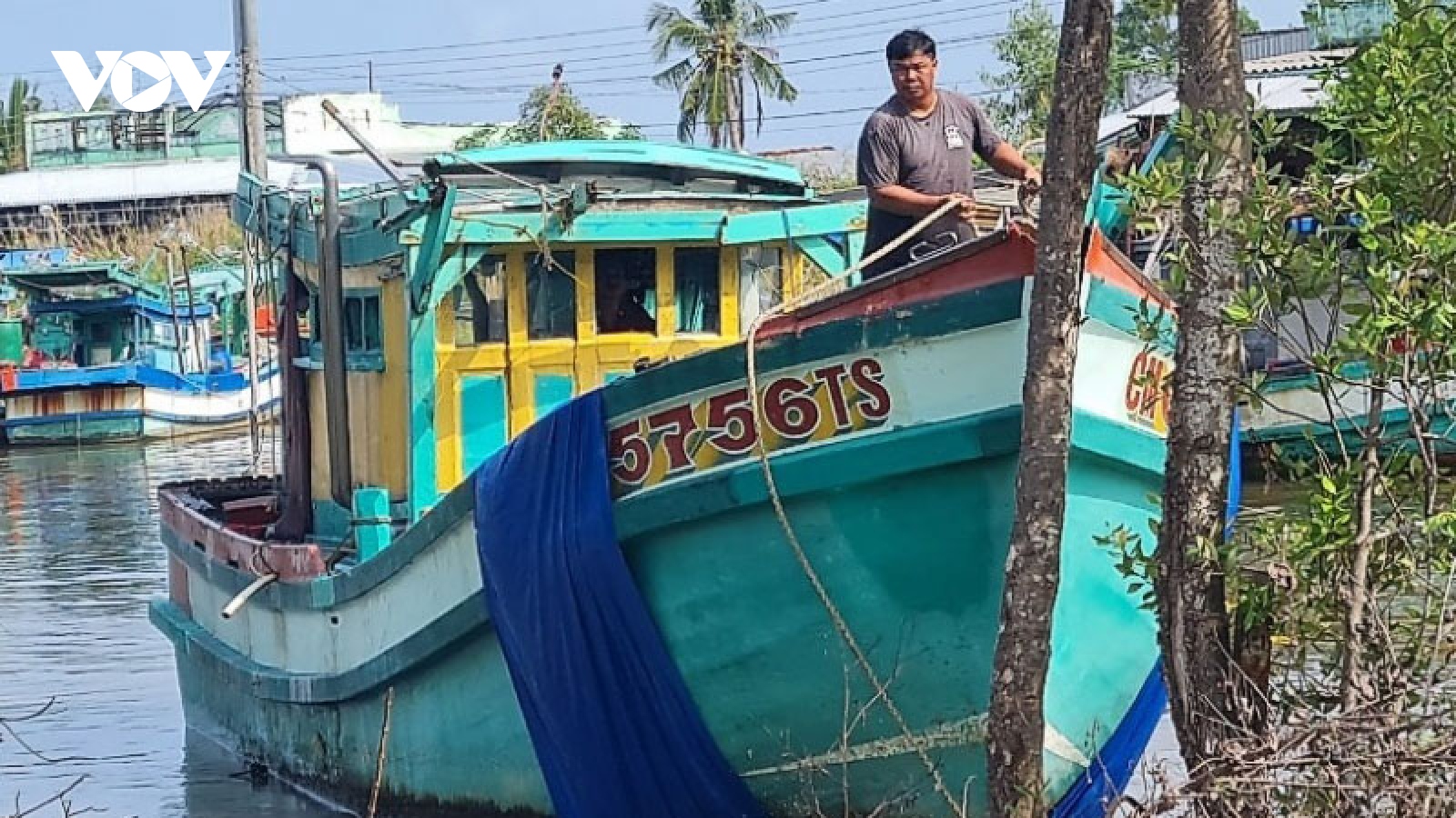 Cứu hộ kịp thời 4 thuyền viên gặp nạn trên biển