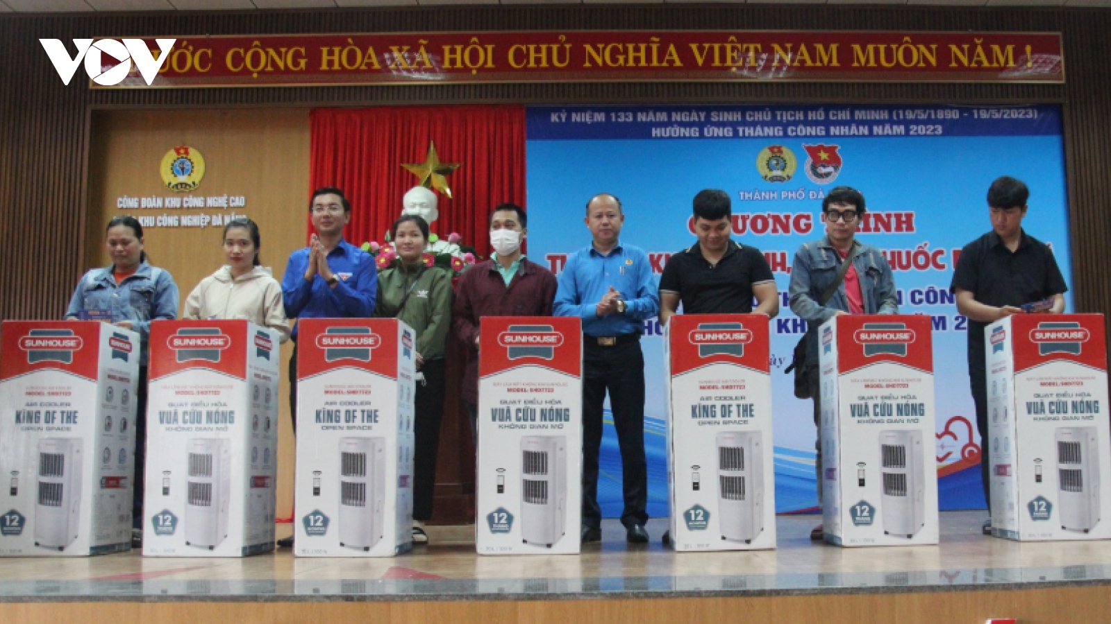 Đà Nẵng: Khám bệnh miễn phí cho 300 công nhân có hoàn cảnh khó khăn.