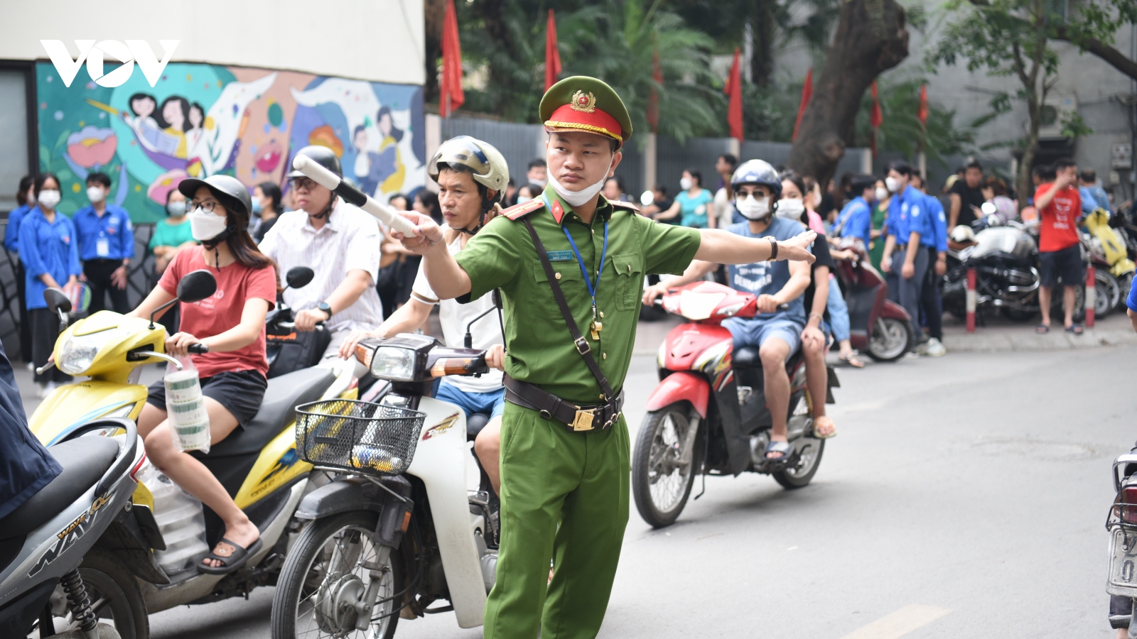 Tuyển sinh lớp 10 Hà Nội: Giao thông thuận lợi trong ngày thi đầu tiên