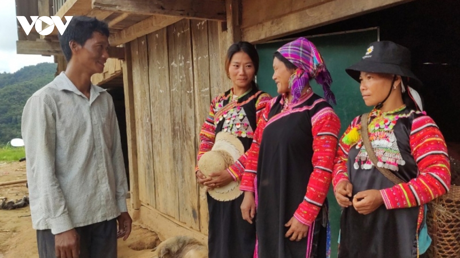 Người dẫn lối giúp bà con La Hủ xóa nghèo