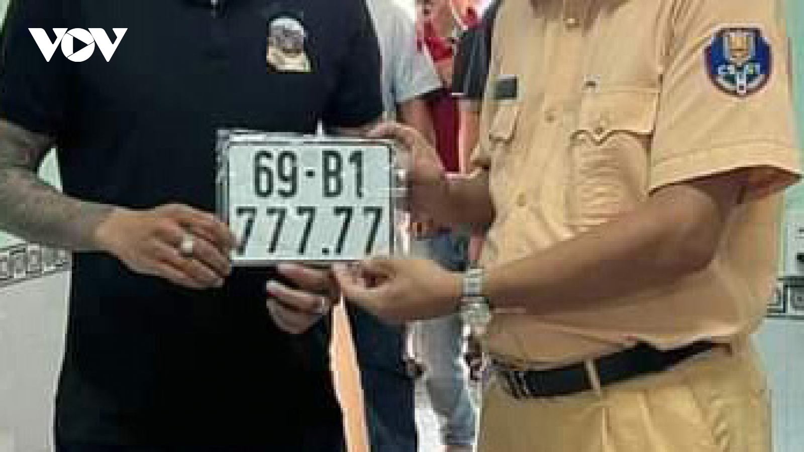 Người dân Cà Mau liên tiếp bấm được biển số ngũ quý