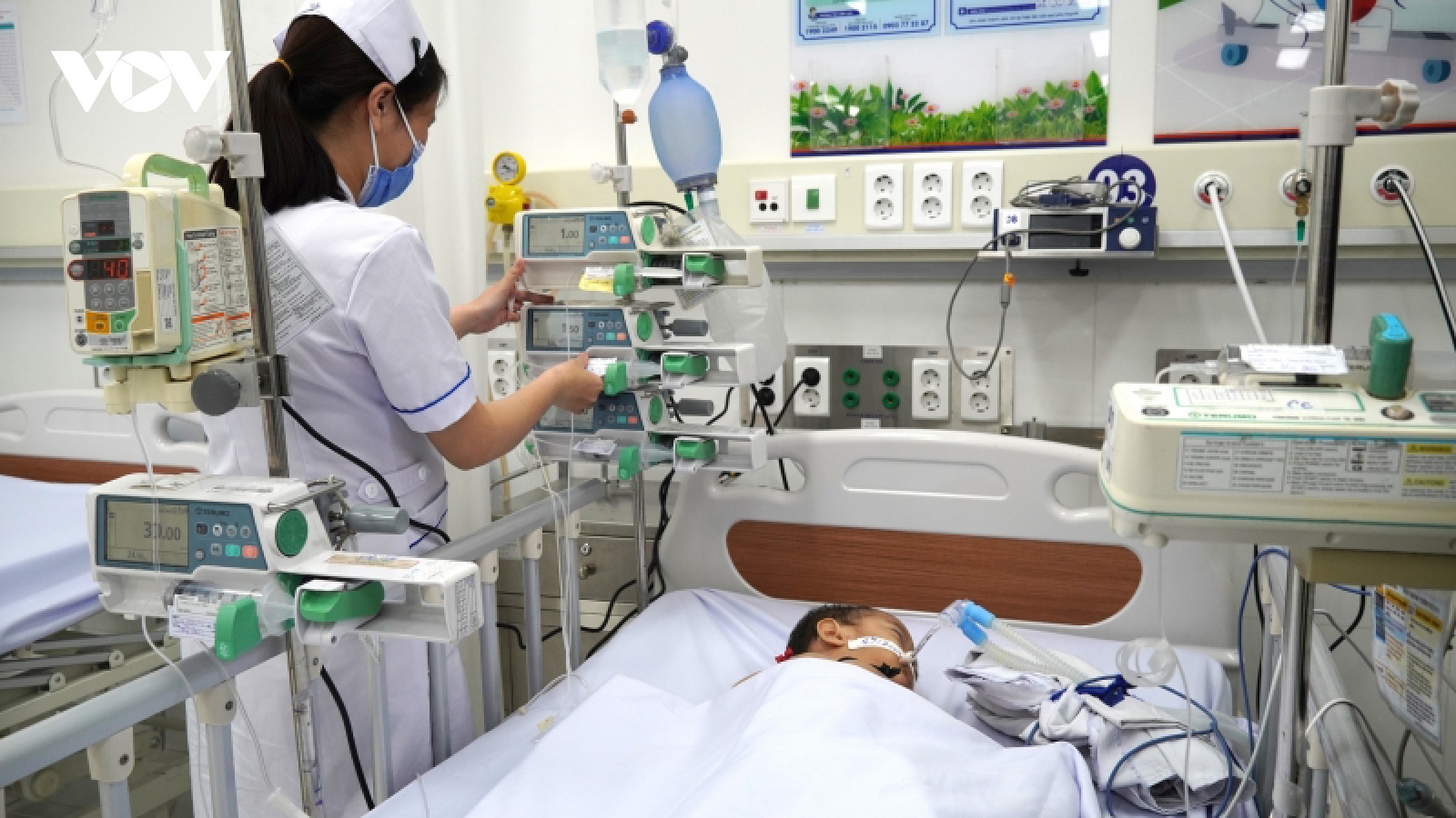 80% ca tay chân miệng nặng từ các tỉnh chuyển đến, TP.HCM lo ngại thiếu thuốc điều trị