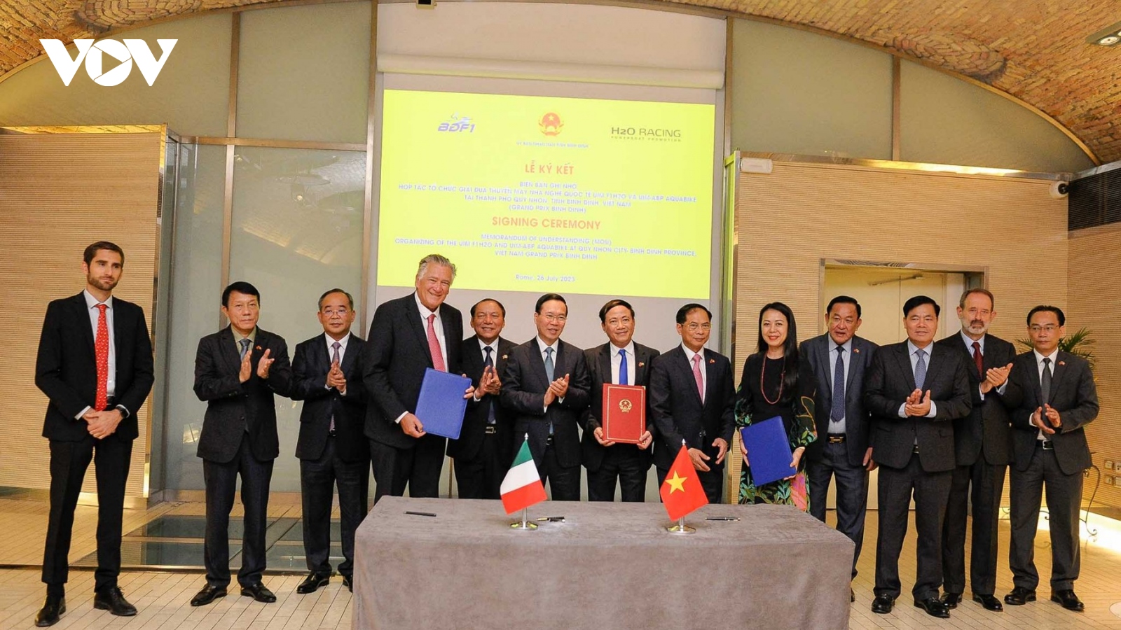 Chủ tịch nước chứng kiến lễ ký kết tổ chức Giải đua thuyền máy quốc tế Bình Định