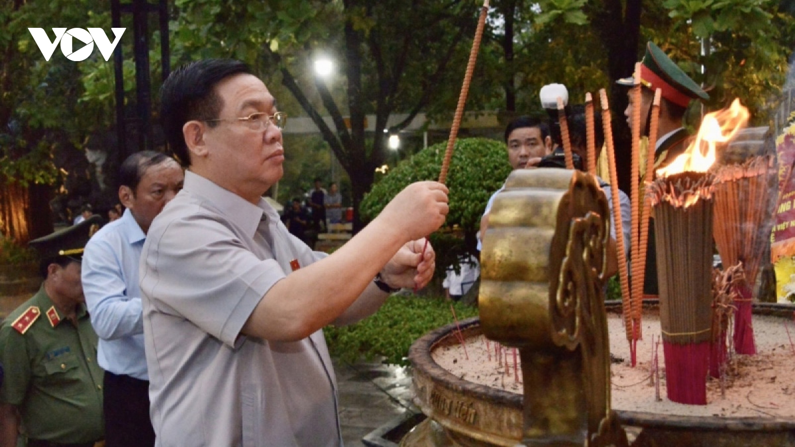 Chủ tịch Quốc hội dâng hương tại các địa danh lịch sử tỉnh Quảng Trị