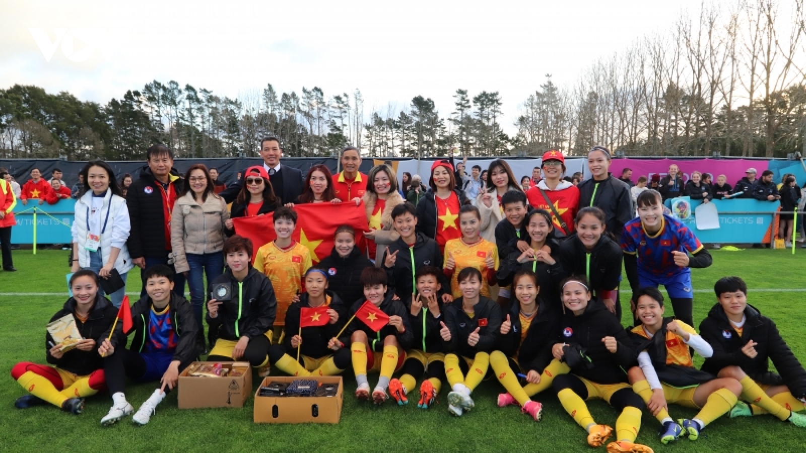 ĐT nữ Việt Nam đón nhận tình cảm đặc biệt từ cộng đồng Việt kiều ở New Zealand