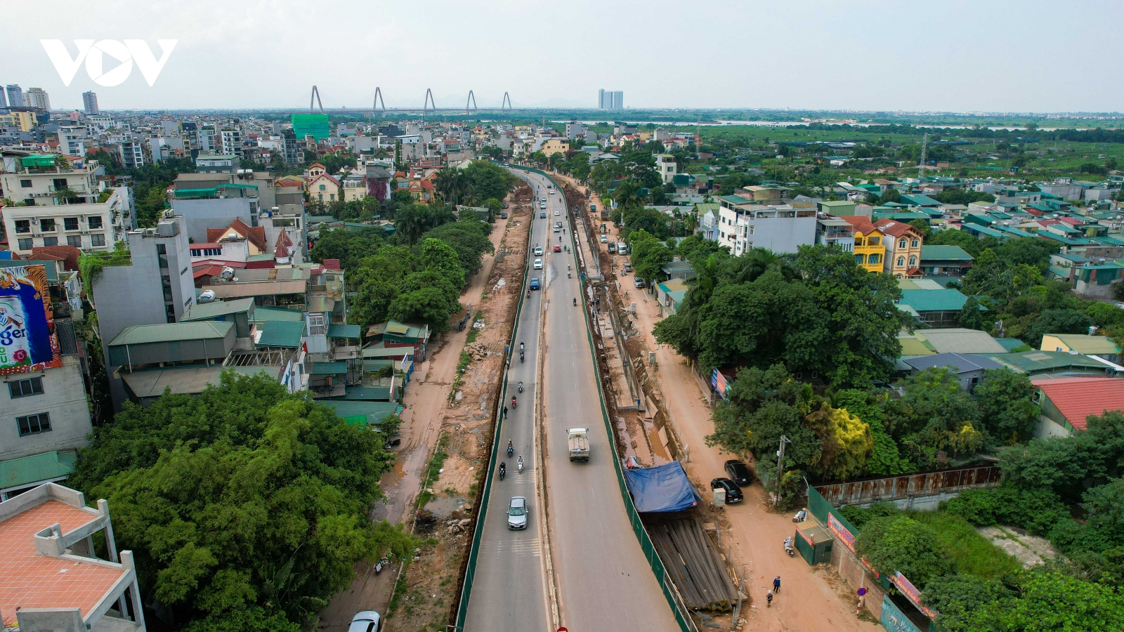 Cận cảnh đê Nghi Tàm nứt toác, thi công chậm tiến độ bất chấp mùa mưa lũ về