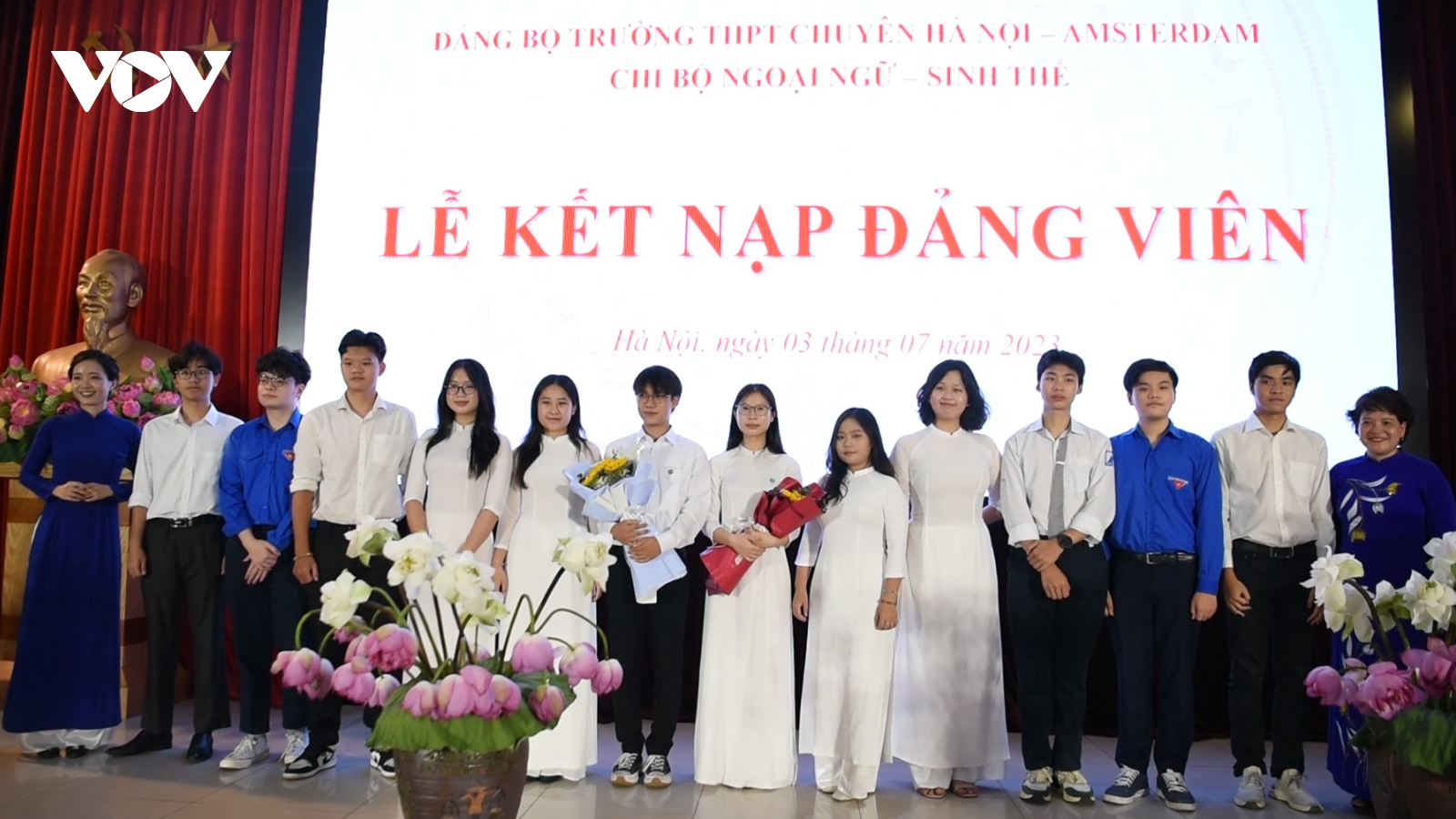 Kết nạp Đảng cho học sinh ở ngôi trường danh giá bậc nhất Thủ đô