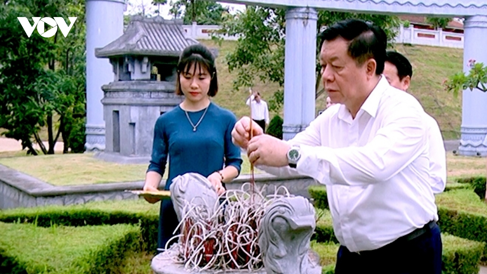 Dâng hương tưởng niệm các nghĩa sỹ hy sinh trong Cuộc khởi nghĩa Yên Bái