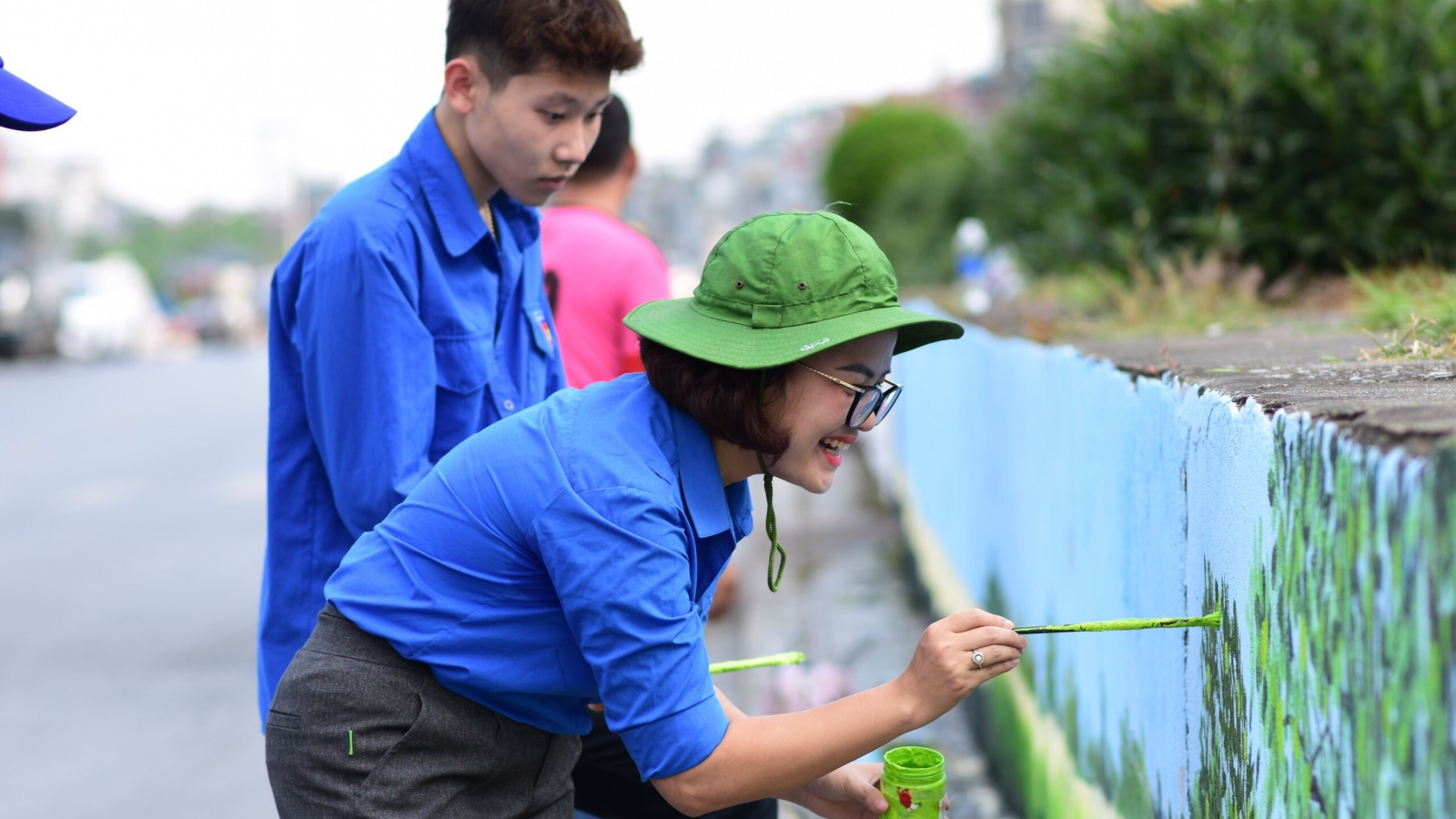 Triền đê Xuân Quan - Long Biên thay màu áo mới