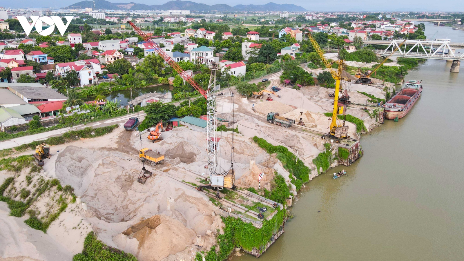 Bắc Giang kiên quyết xử lý nghiêm vi phạm hành lang đê điều