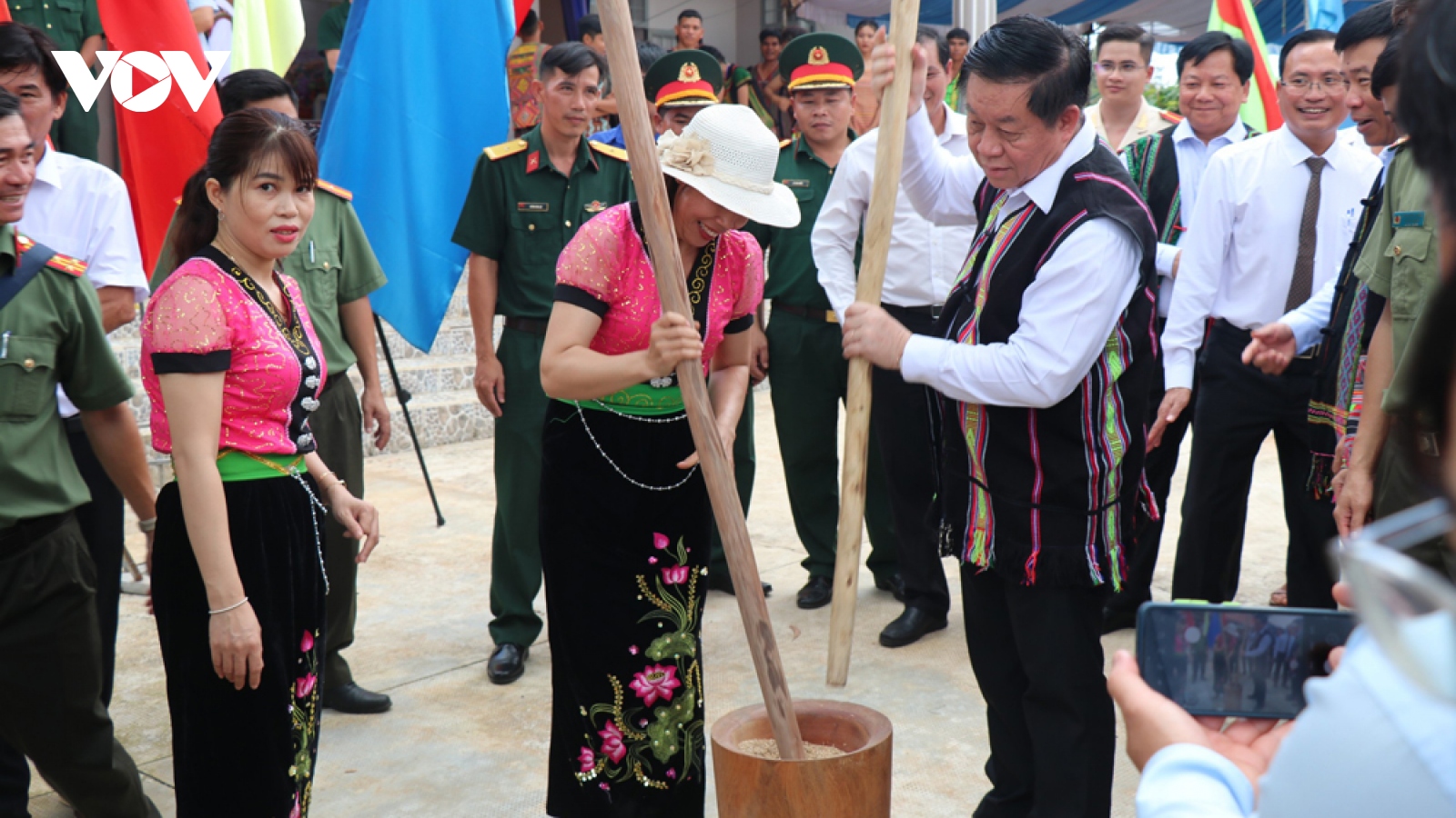 Ông Nguyễn Trọng Nghĩa dự ngày hội Toàn dân bảo vệ an ninh Tổ quốc tại Bình Phước