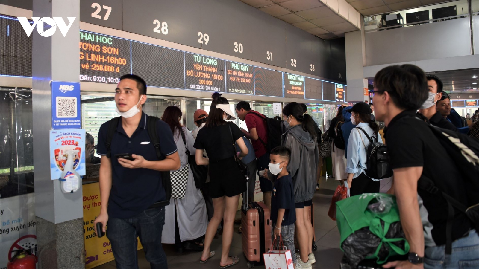 Bến xe tấp nập người dân ngày đầu nghỉ lễ 2/9