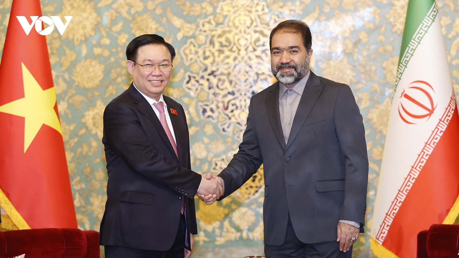 Chủ tịch Quốc hội Vương Đình Huệ tiếp Tỉnh trưởng Isfahan của Iran