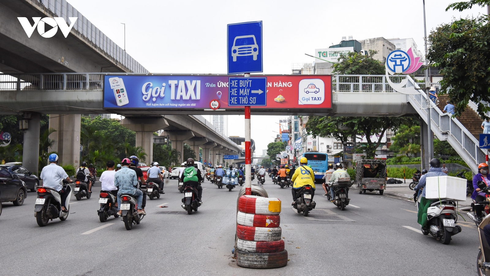 Dải phân cách cứng trên đường Nguyễn Trãi sau 1 năm: Ô tô, xe máy vẫn chung làn