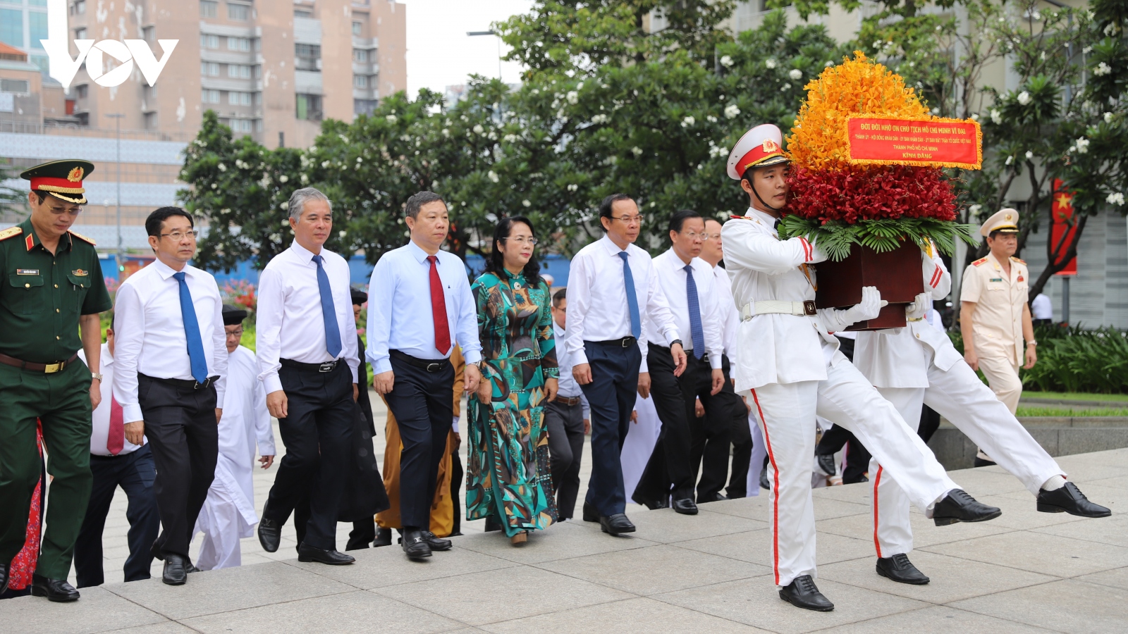 Dâng hương tưởng niệm Chủ tịch Hồ Chí Minh và Chủ tịch Tôn Đức Thắng