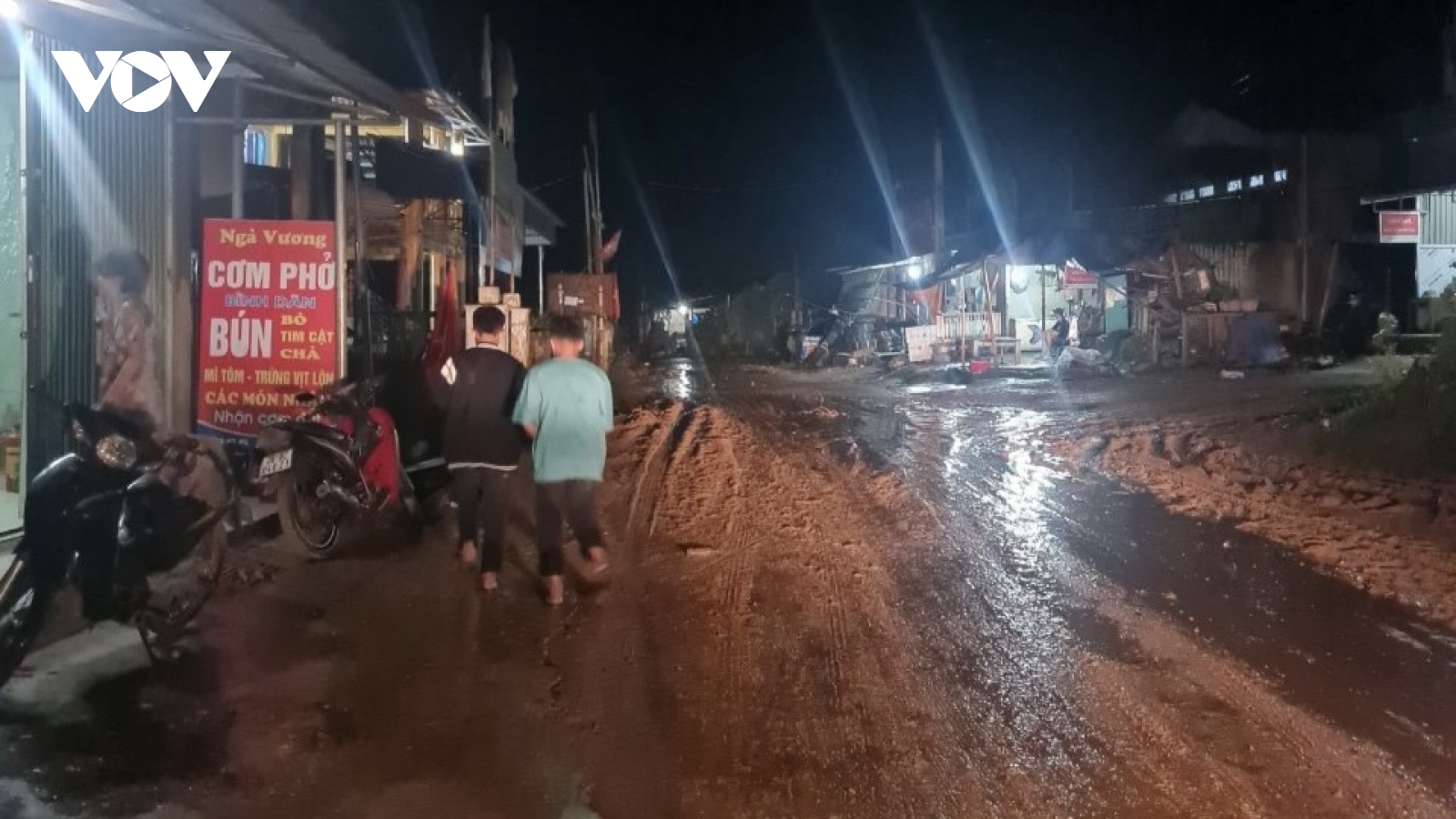 Nhân dân vùng lũ Mù Cang Chải phấn khởi vì hệ thống điện được khôi phục