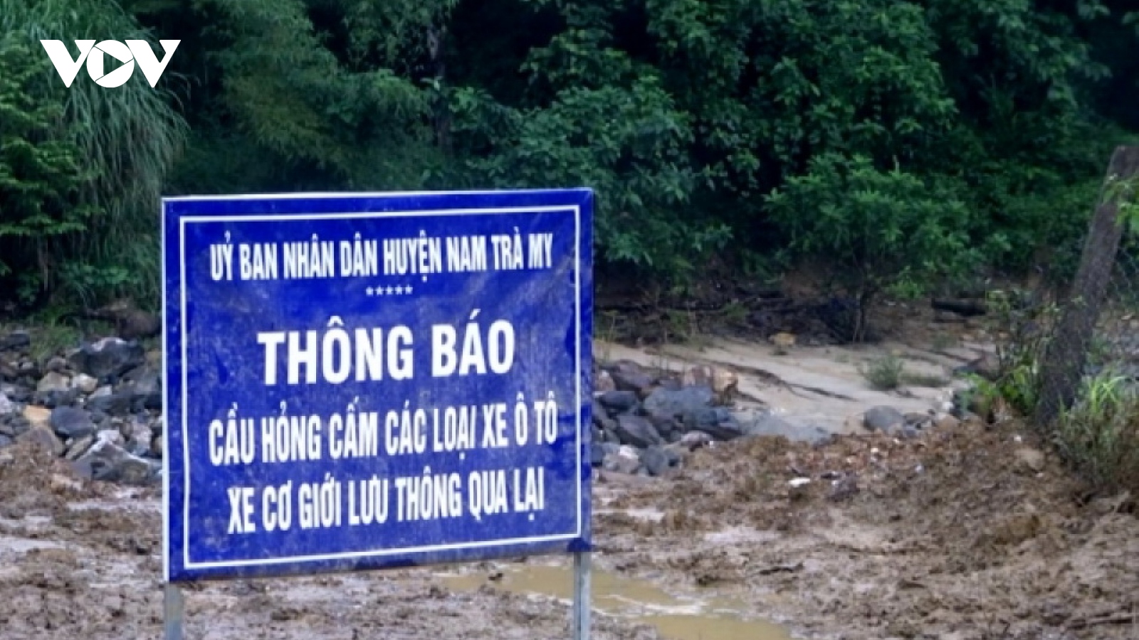 Áp thấp nhiệt đới gây mưa to, các tỉnh miền Trung chủ động ứng phó