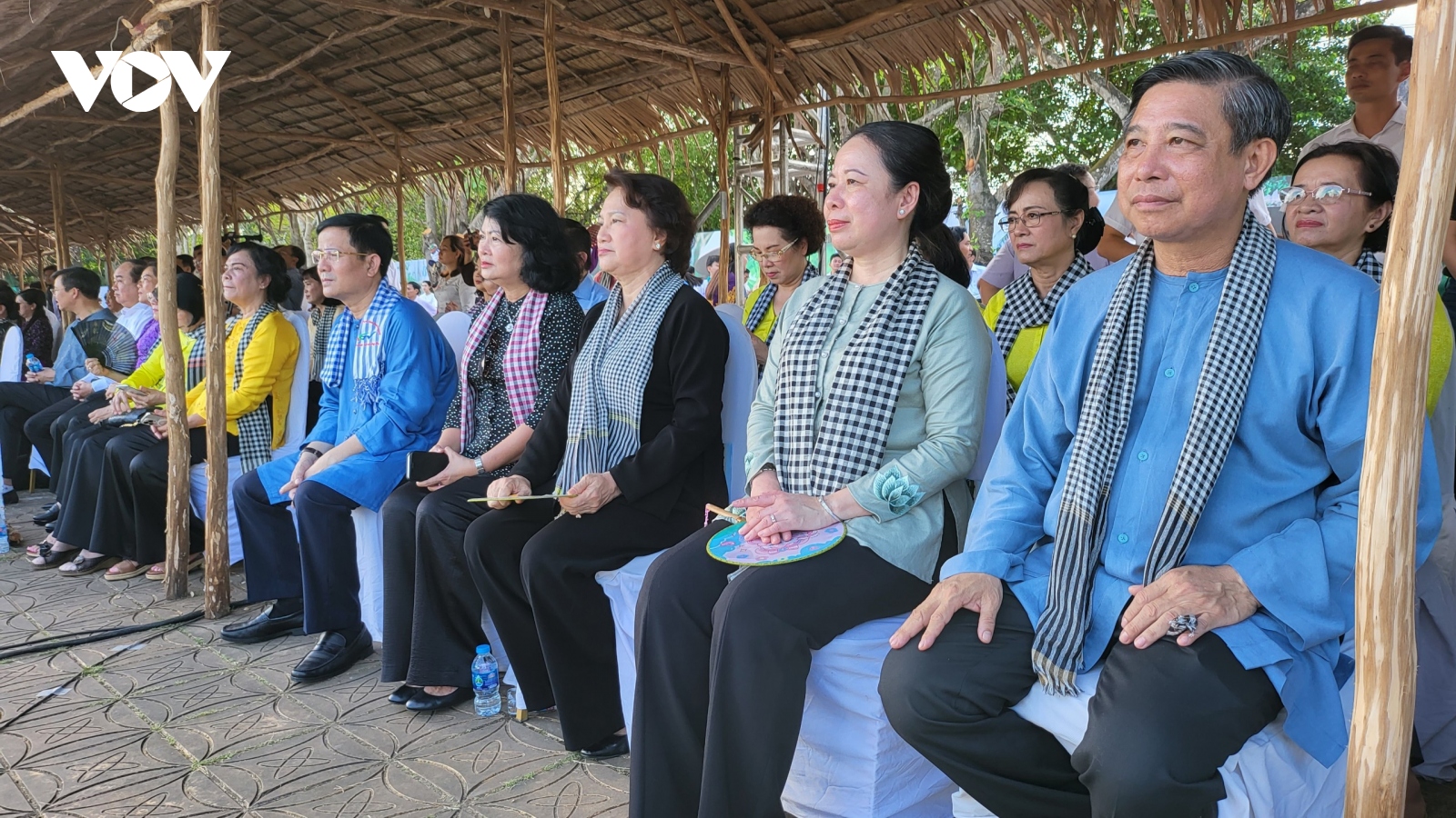 Phó Chủ tịch nước dự khai mạc Festival Áo Bà Ba - Hậu Giang 2023