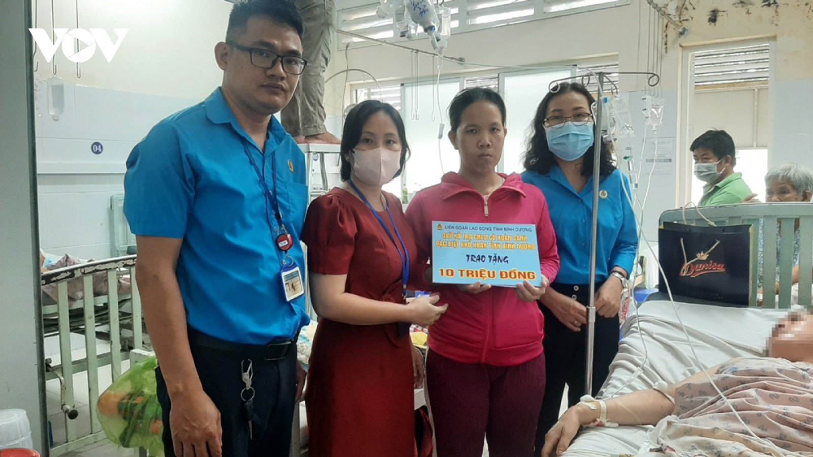 Người phụ nữ bị chồng bạo hành được các ngành ở Bình Dương hỗ trợ