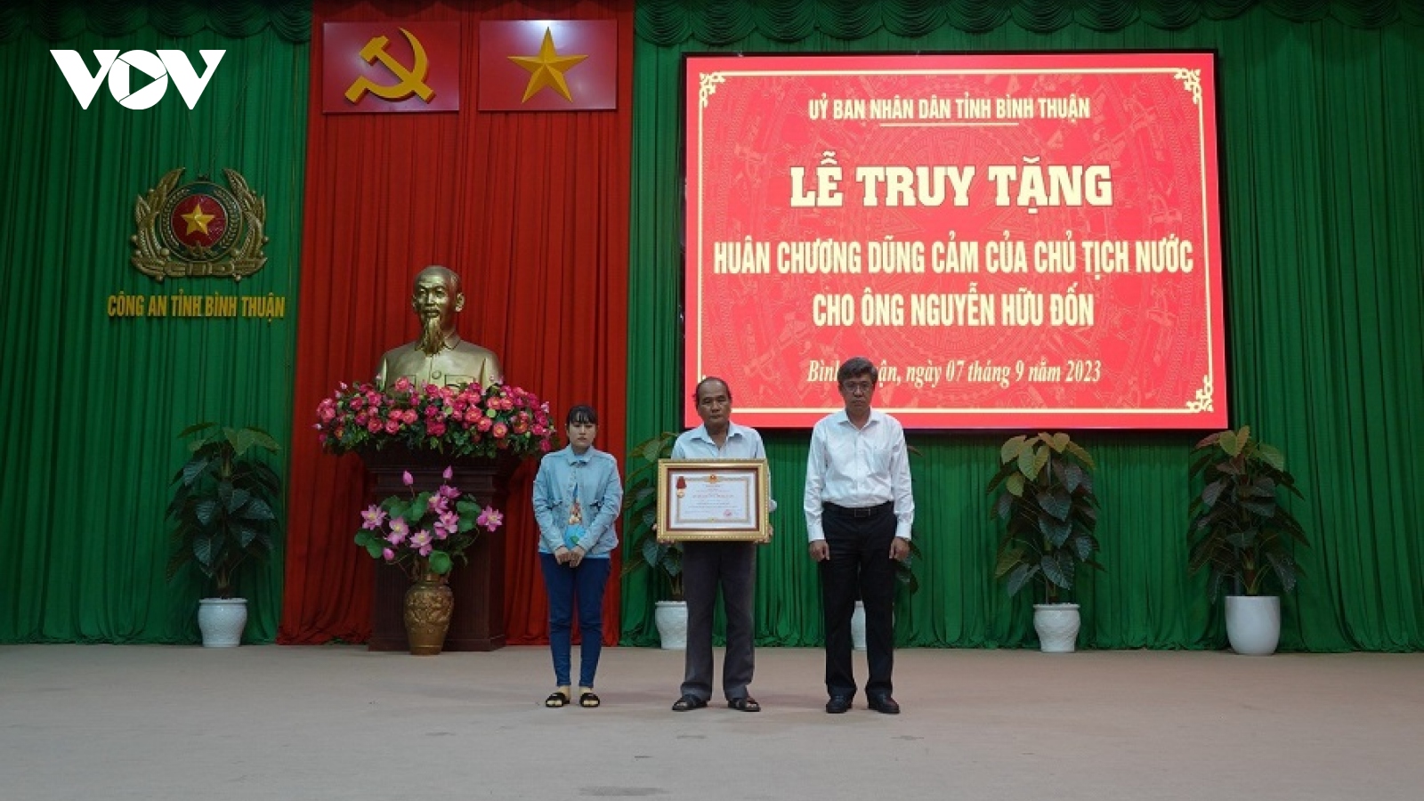 Truy tặng Huân chương dũng cảm cho người lao vào đám cháy cứu 3 mẹ con