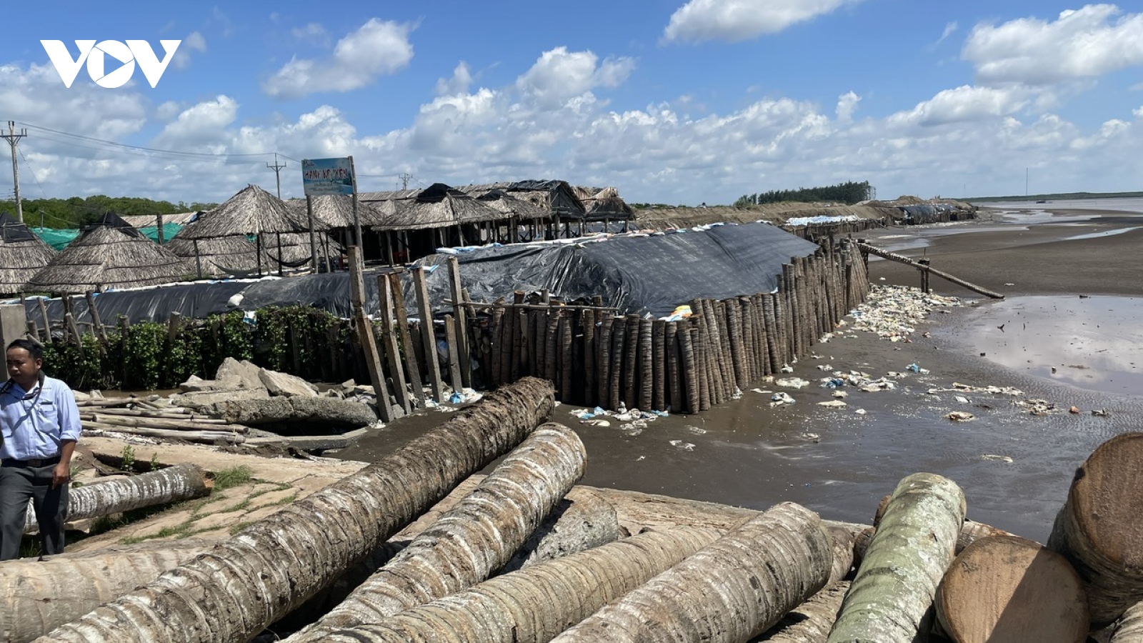 Nhiều khu vực sạt lở nghiêm trọng ở Bến Tre đang chờ kinh phí