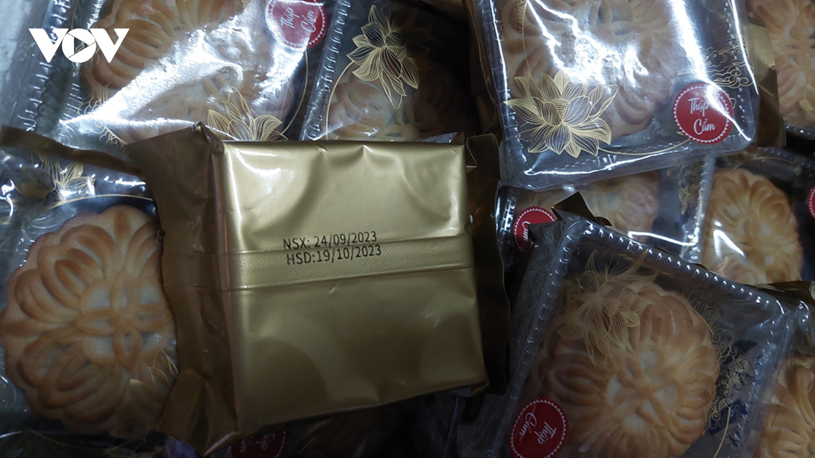 Phát hiện hơn 1.500 chiếc bánh trung thu ghi ngày sản xuất 24/9/2023