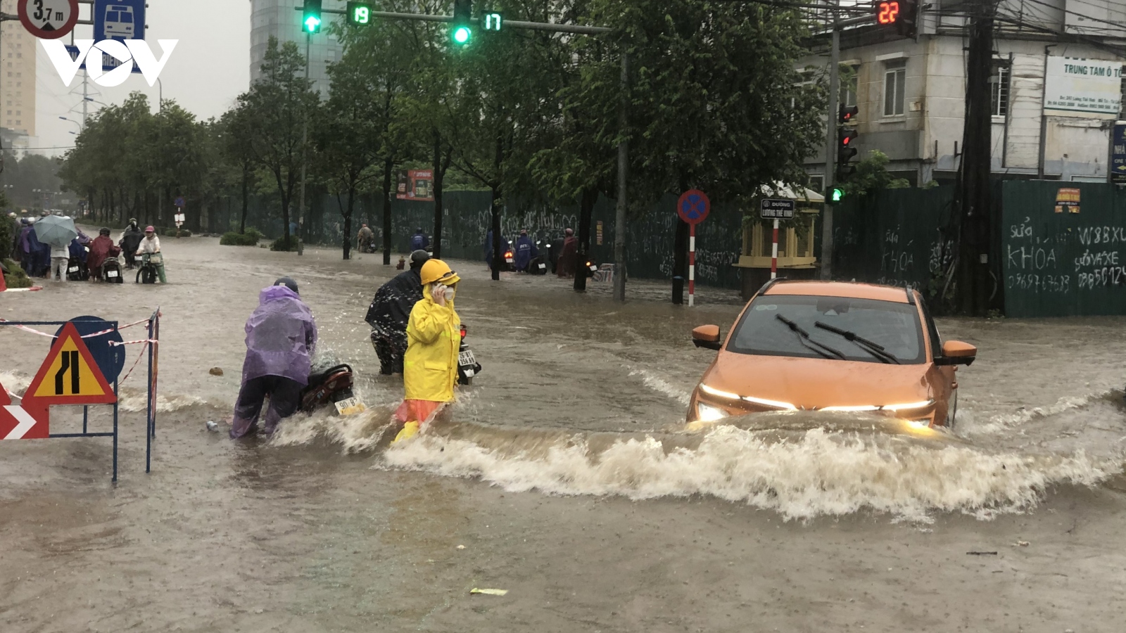 Những hình ảnh Hà Nội mênh mông trong biển nước