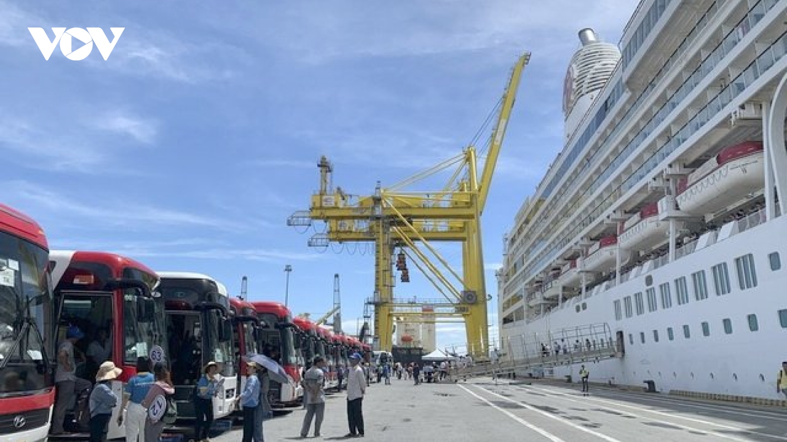 Tàu biển quốc tế đưa 1.800 khách đến Đà Nẵng