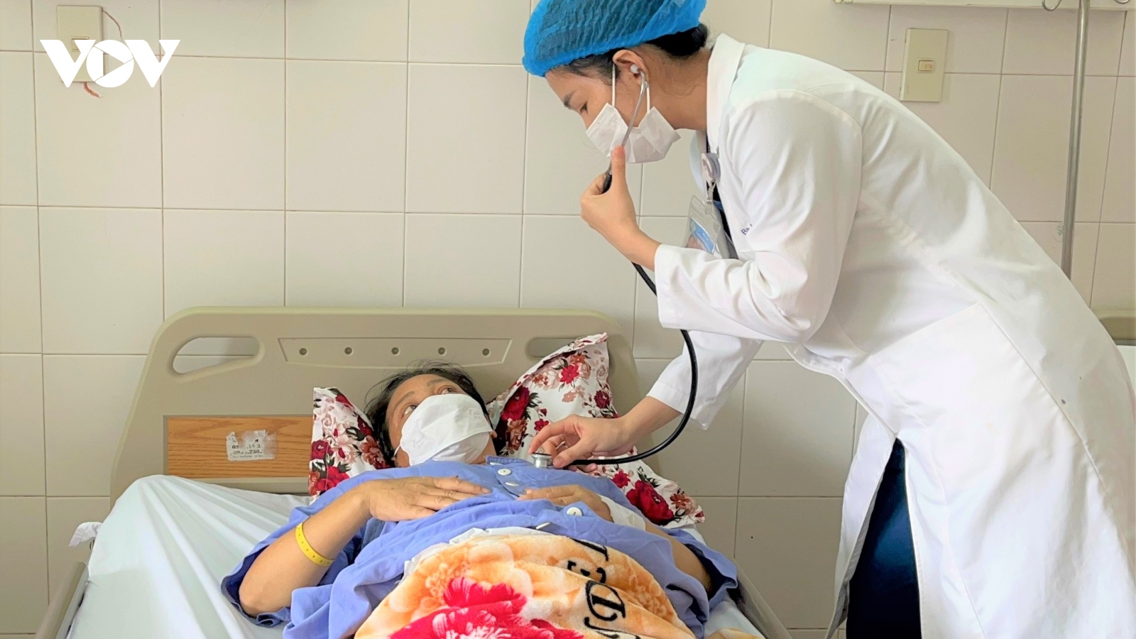 Can thiệp nội mạch nhiều giờ liền giành giật sự sống cho sản phụ băng huyết