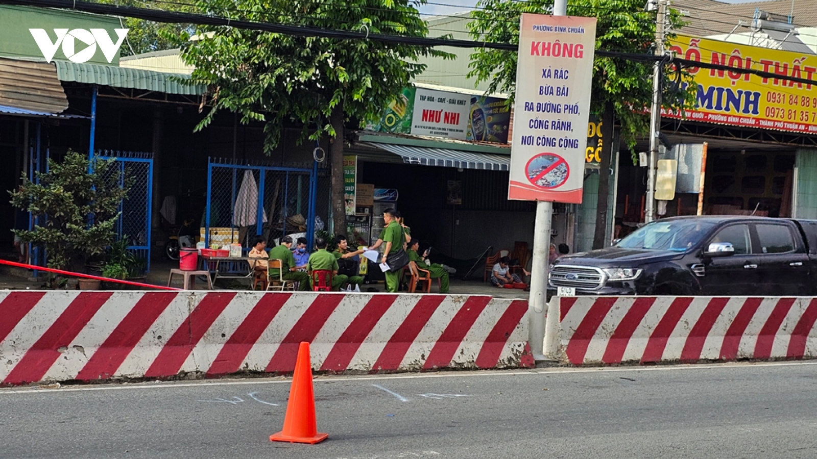 Xe máy tông vào cột đèn, 3 thanh niên tử vong