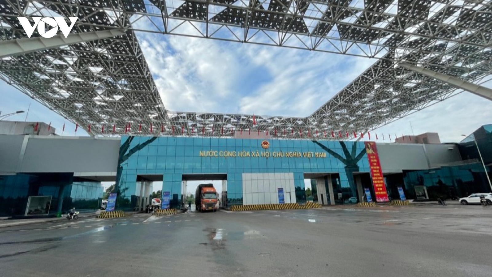 Quảng Ninh khôi phục hoạt động du lịch bằng xe tự lái từ Trung Quốc